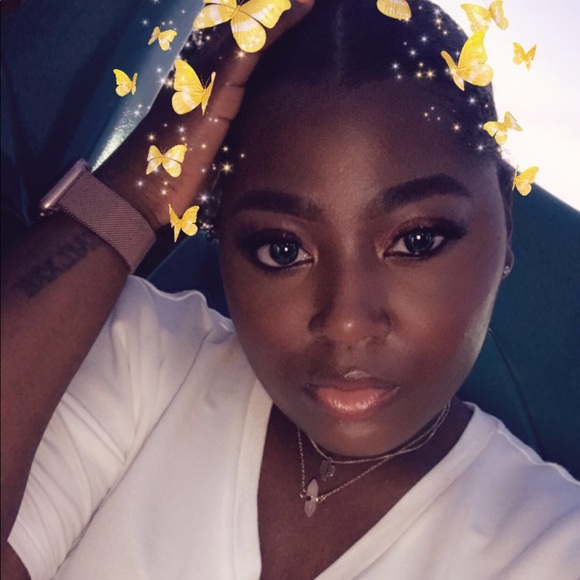 Meet your Posher, Kae - Picture 1 of 1